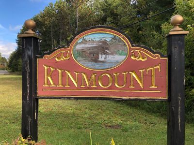 Kinmount entrance sign