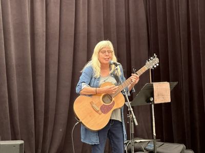 Fenelon Falls - Local Musician, Bev Jeeves