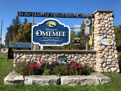 Omemee entrance sign