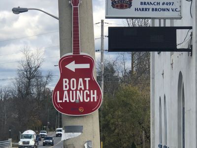 Omemee wayfinding sign